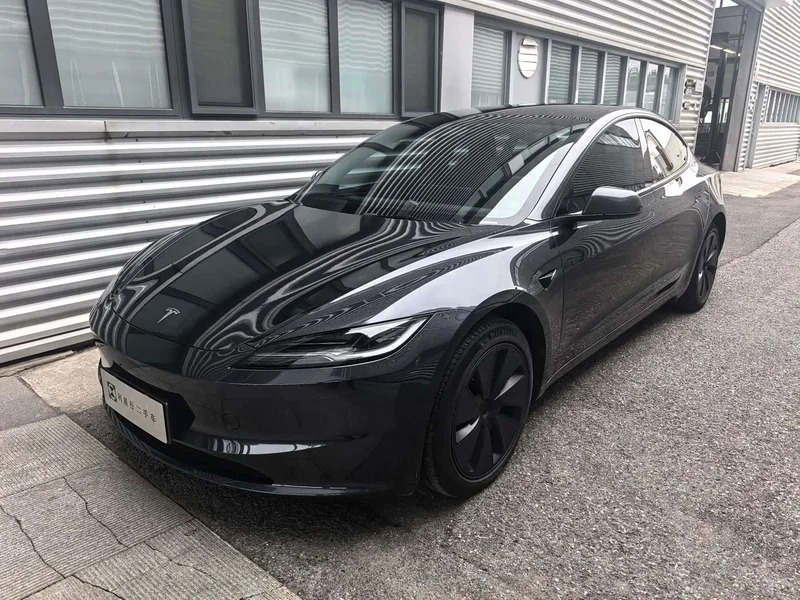 Tesla Model 3 — фото 1