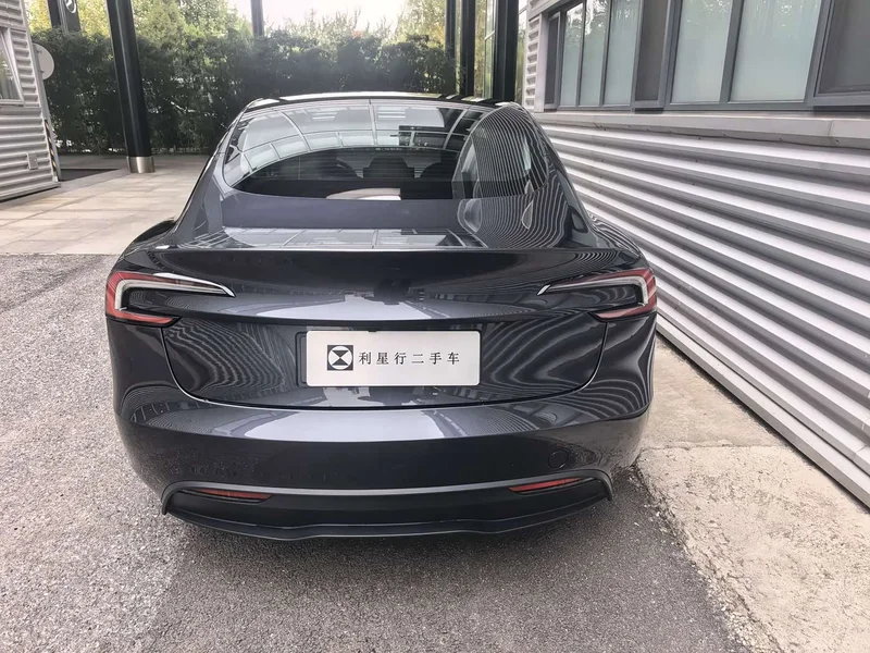 Tesla Model 3 — фото 4
