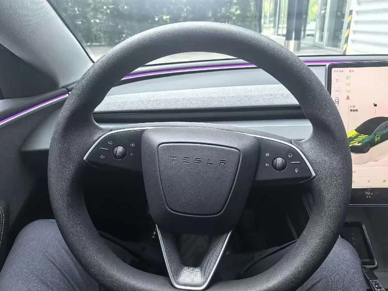 Tesla Model 3 — фото 10