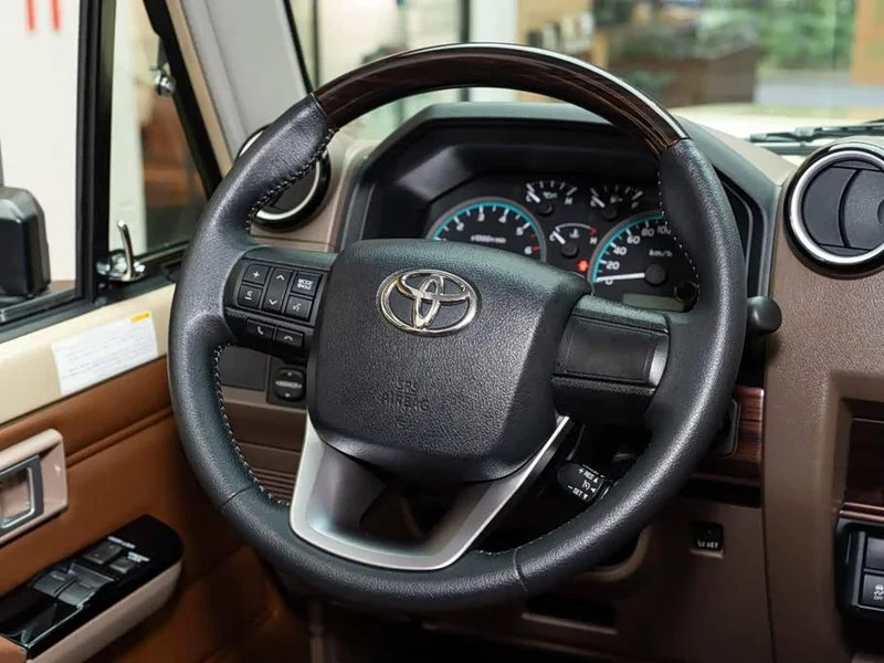 Toyota Land Cruiser (Imported) — фото 11