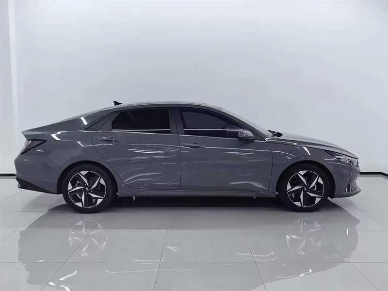 Hyundai Elantra — фото 3