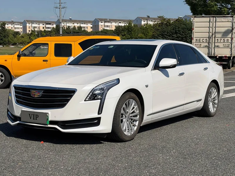 Cadillac CT6 PLUG-IN — фото 1