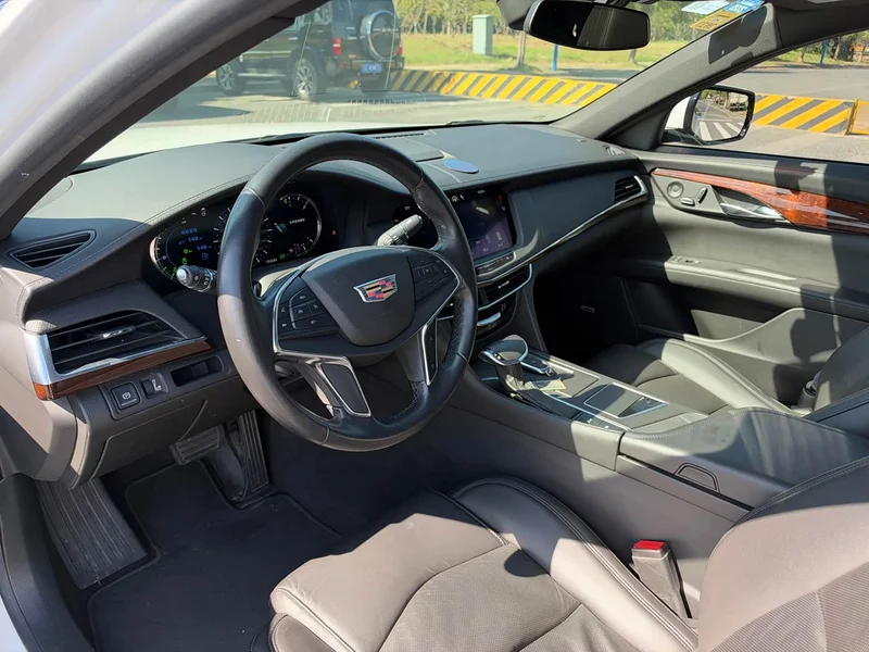 Cadillac CT6 PLUG-IN — фото 11