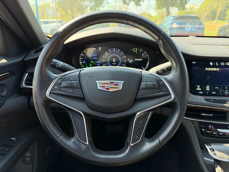Cadillac CT6 PLUG-IN — фото 16