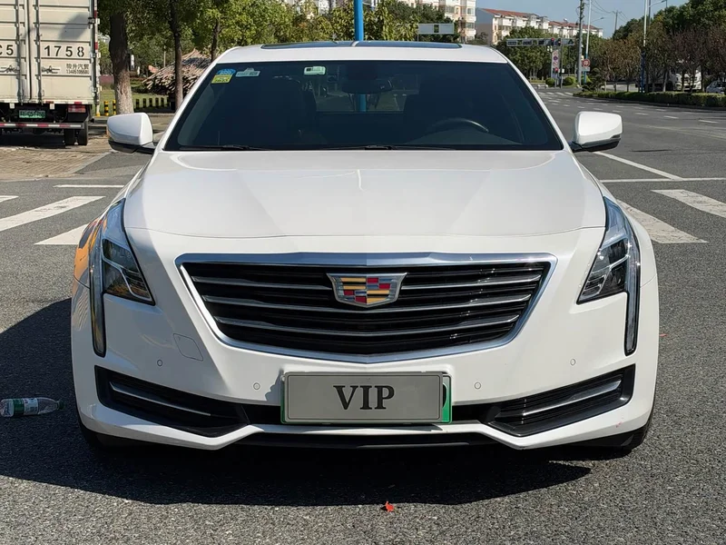 Cadillac CT6 PLUG-IN — фото 2