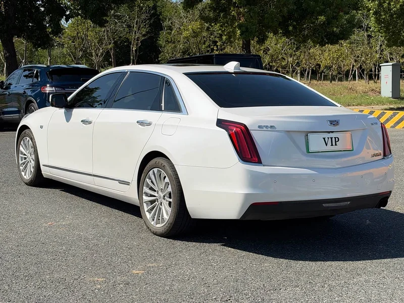 Cadillac CT6 PLUG-IN — фото 6