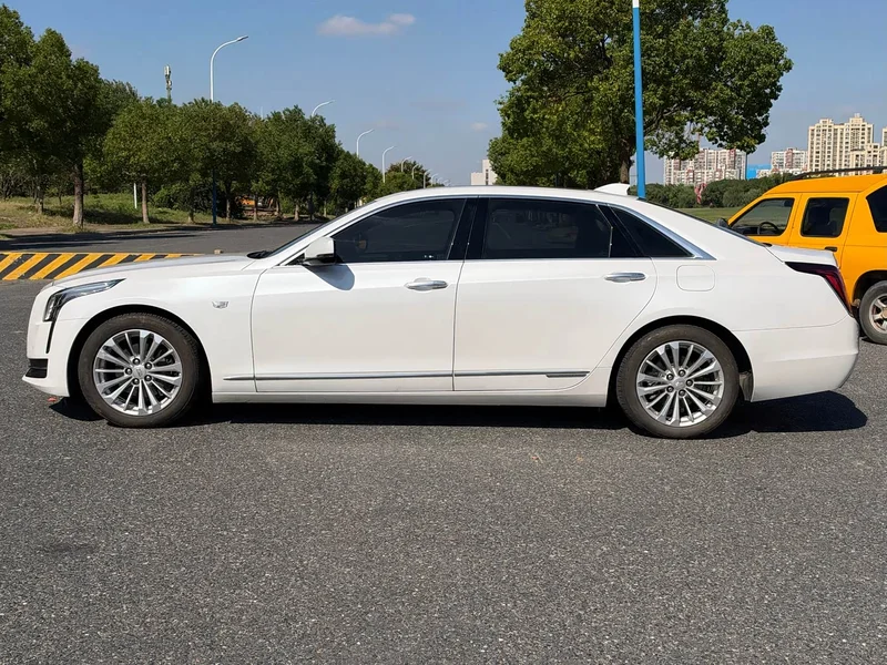 Cadillac CT6 PLUG-IN — фото 7
