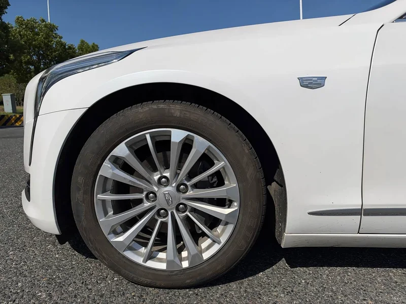 Cadillac CT6 PLUG-IN — фото 8
