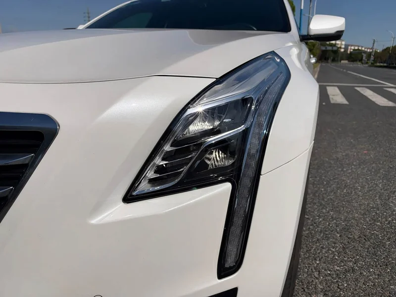 Cadillac CT6 PLUG-IN — фото 9