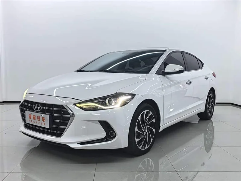 Hyundai Elantra Sport — фото 1