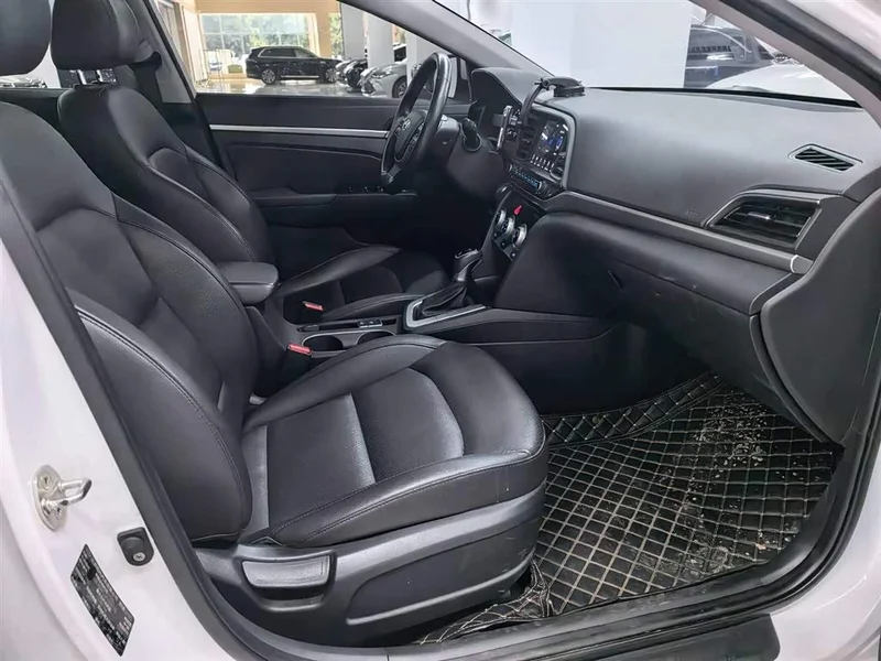Hyundai Elantra Sport — фото 14