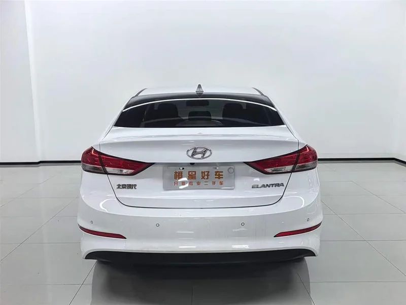 Hyundai Elantra Sport — фото 5