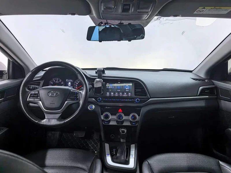 Hyundai Elantra Sport — фото 10