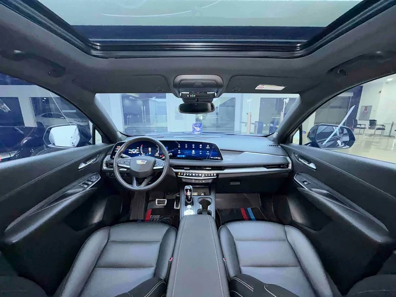 Cadillac XT4 — фото 6