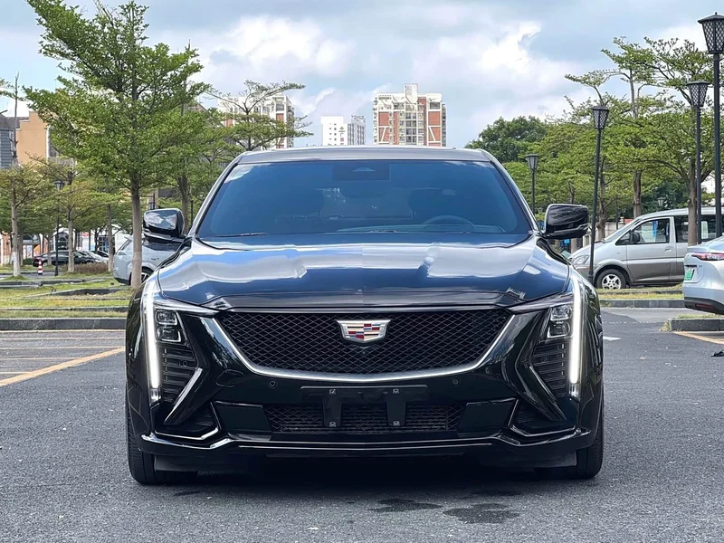 Cadillac CT5 — фото 1
