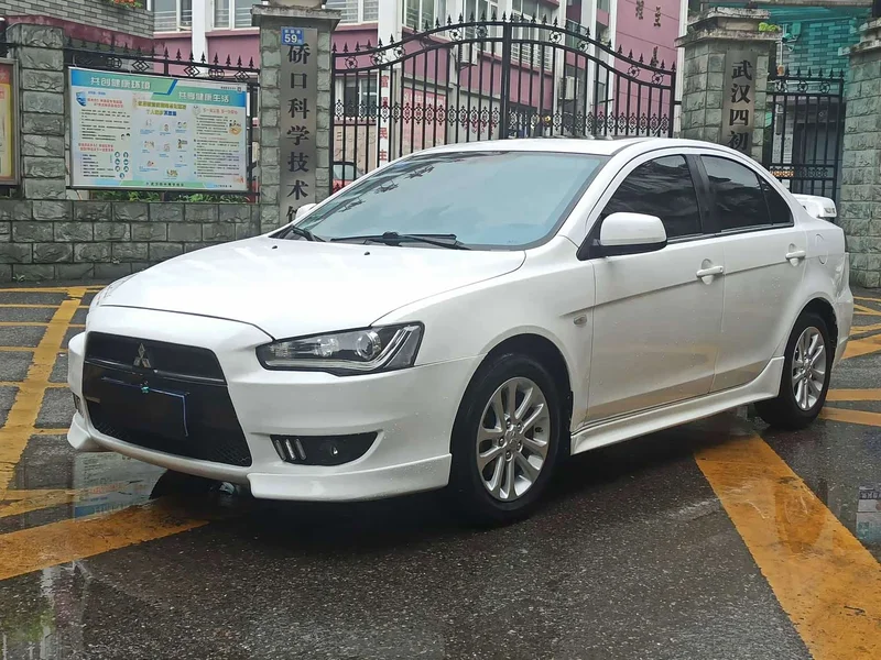 Mitsubishi Lancer EX — фото 1