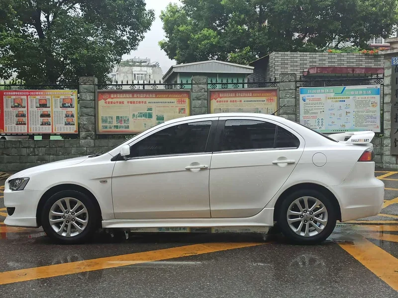Mitsubishi Lancer EX — фото 10