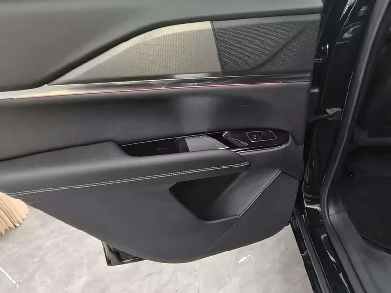 Cadillac XT5 — фото 13