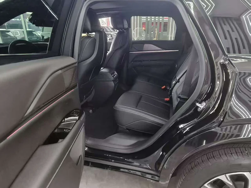 Cadillac XT5 — фото 14
