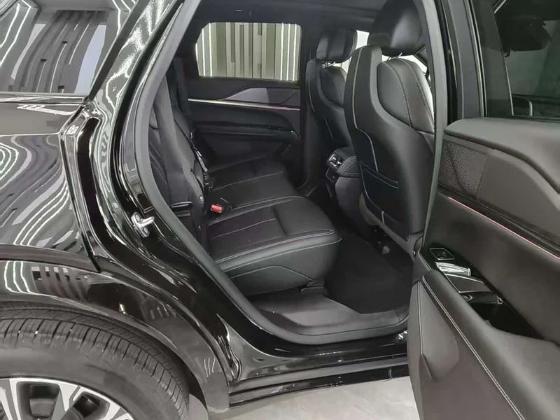 Cadillac XT5 — фото 16