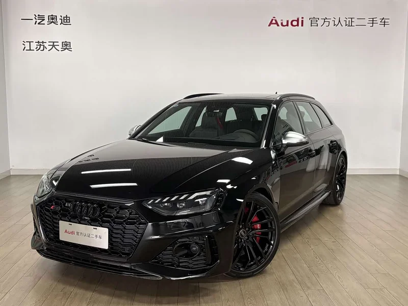 Audi RS 4 — фото 1