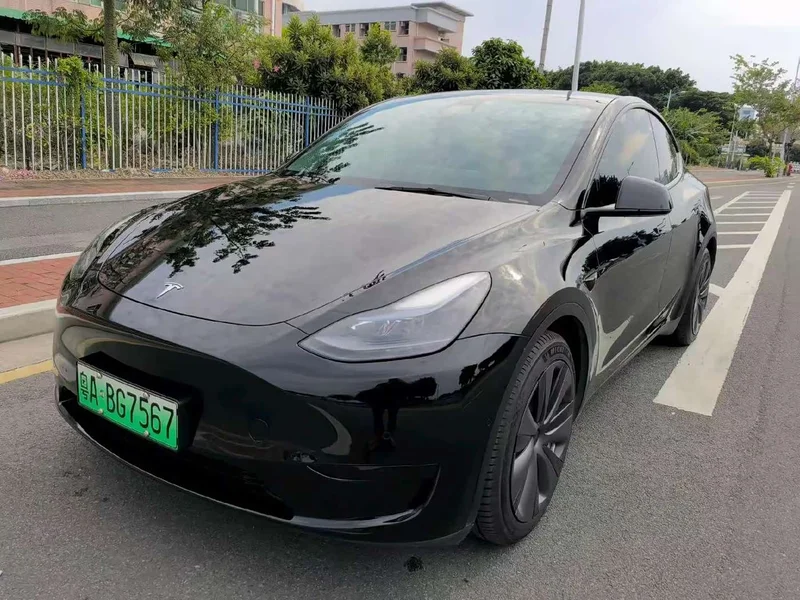 Tesla Model Y — фото 1