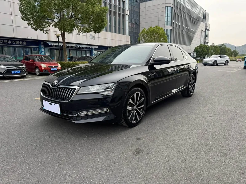 Skoda Superb — фото 1