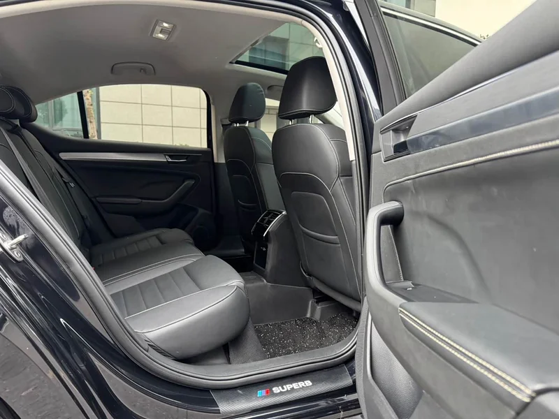 Skoda Superb — фото 11