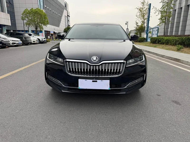 Skoda Superb — фото 2