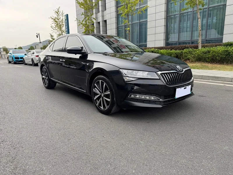 Skoda Superb — фото 3