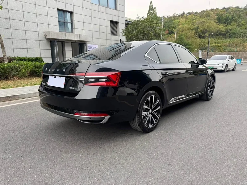 Skoda Superb — фото 5