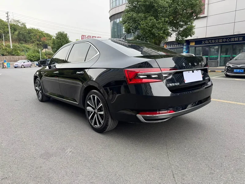 Skoda Superb — фото 7