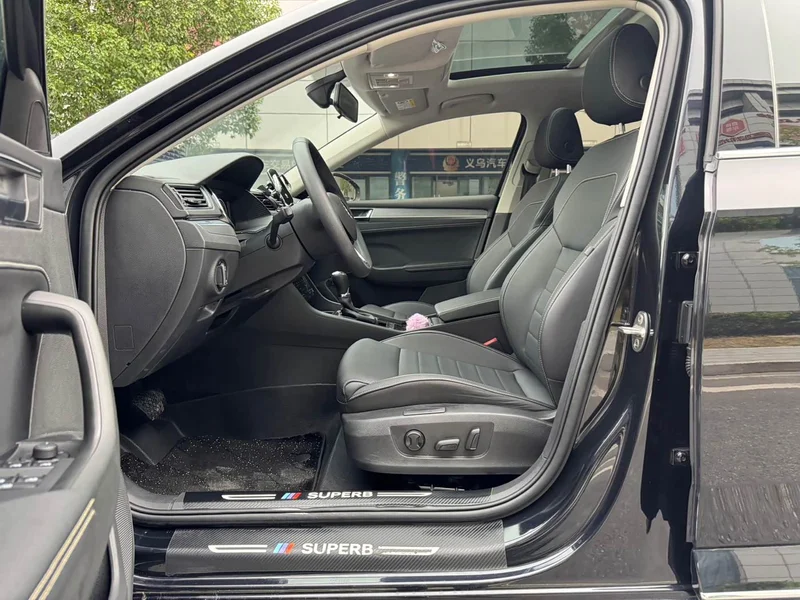 Skoda Superb — фото 8