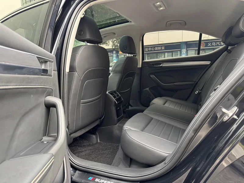 Skoda Superb — фото 9