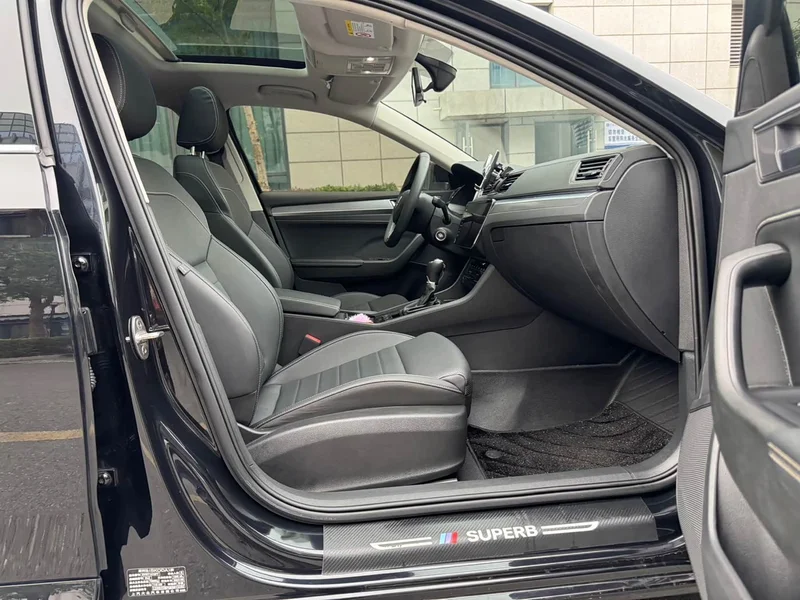 Skoda Superb — фото 10