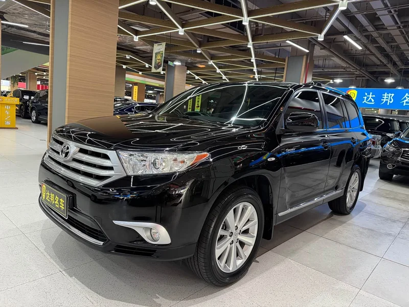 Toyota Highlander — фото 1