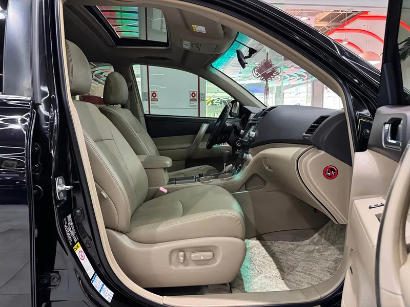 Toyota Highlander — фото 12