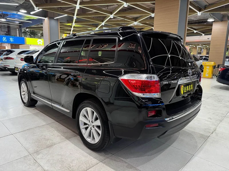Toyota Highlander — фото 16