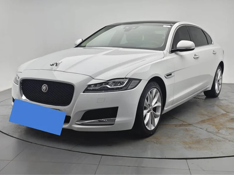 Jaguar XFL — фото 1
