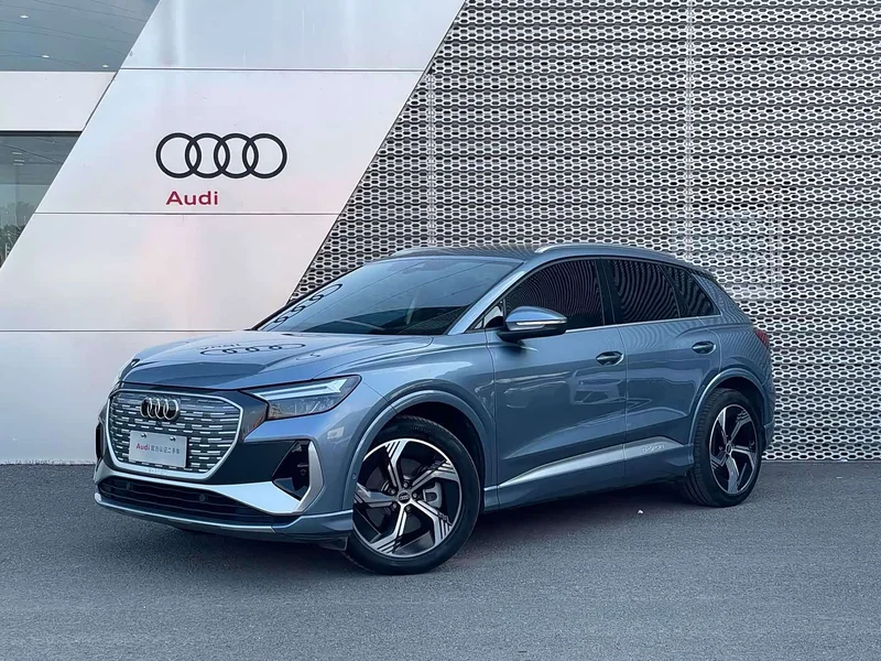 Audi Q4 e-tron — фото 1