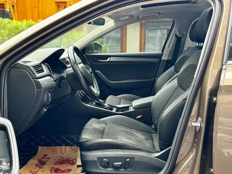 Skoda Superb — фото 11