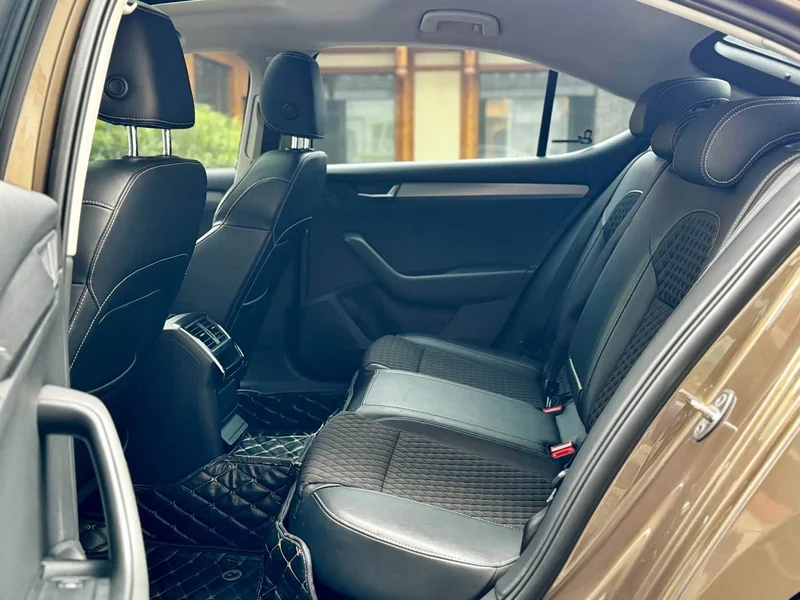 Skoda Superb — фото 12