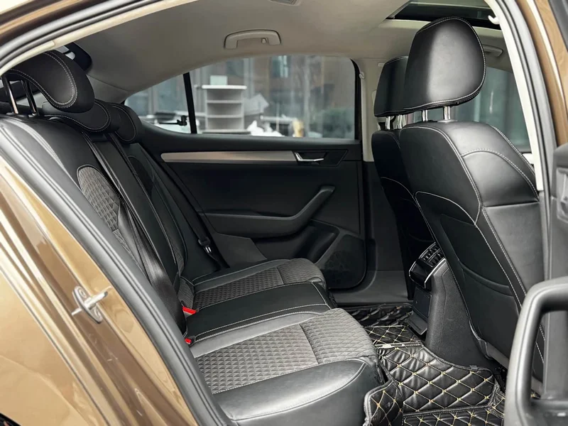 Skoda Superb — фото 14