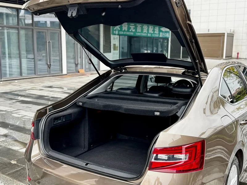 Skoda Superb — фото 15
