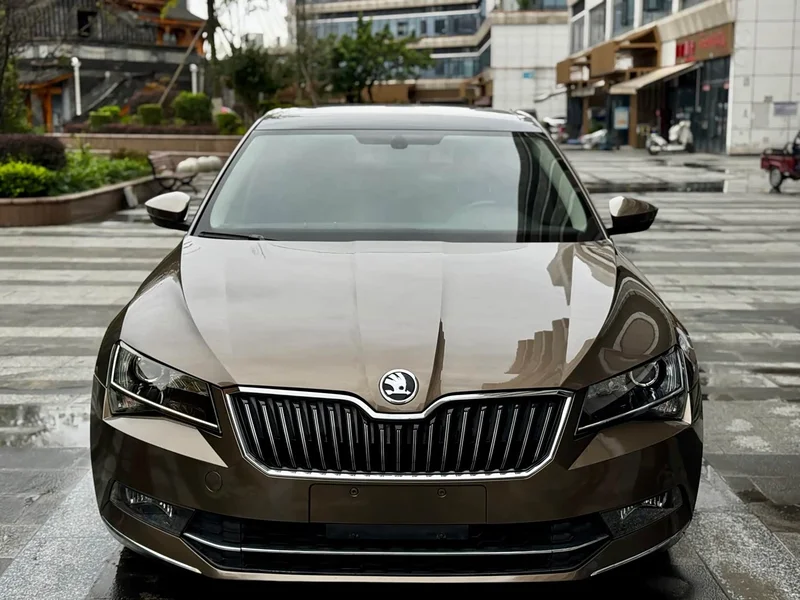 Skoda Superb — фото 2