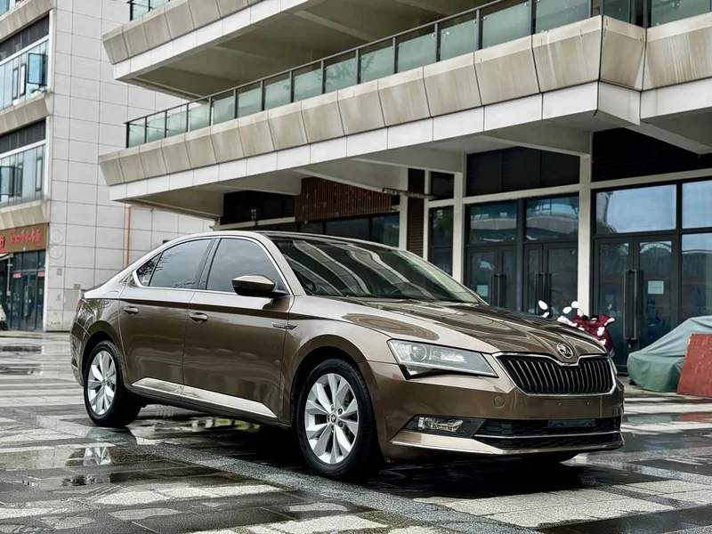 Skoda Superb — фото 3