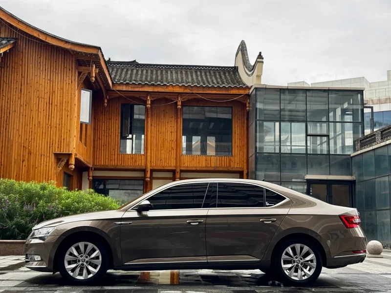 Skoda Superb — фото 4