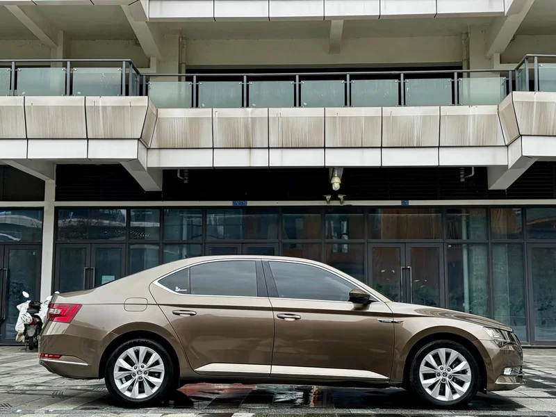 Skoda Superb — фото 5