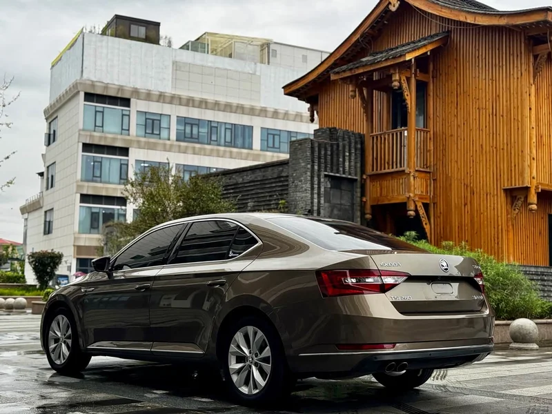 Skoda Superb — фото 6