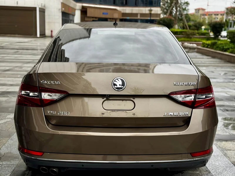 Skoda Superb — фото 7